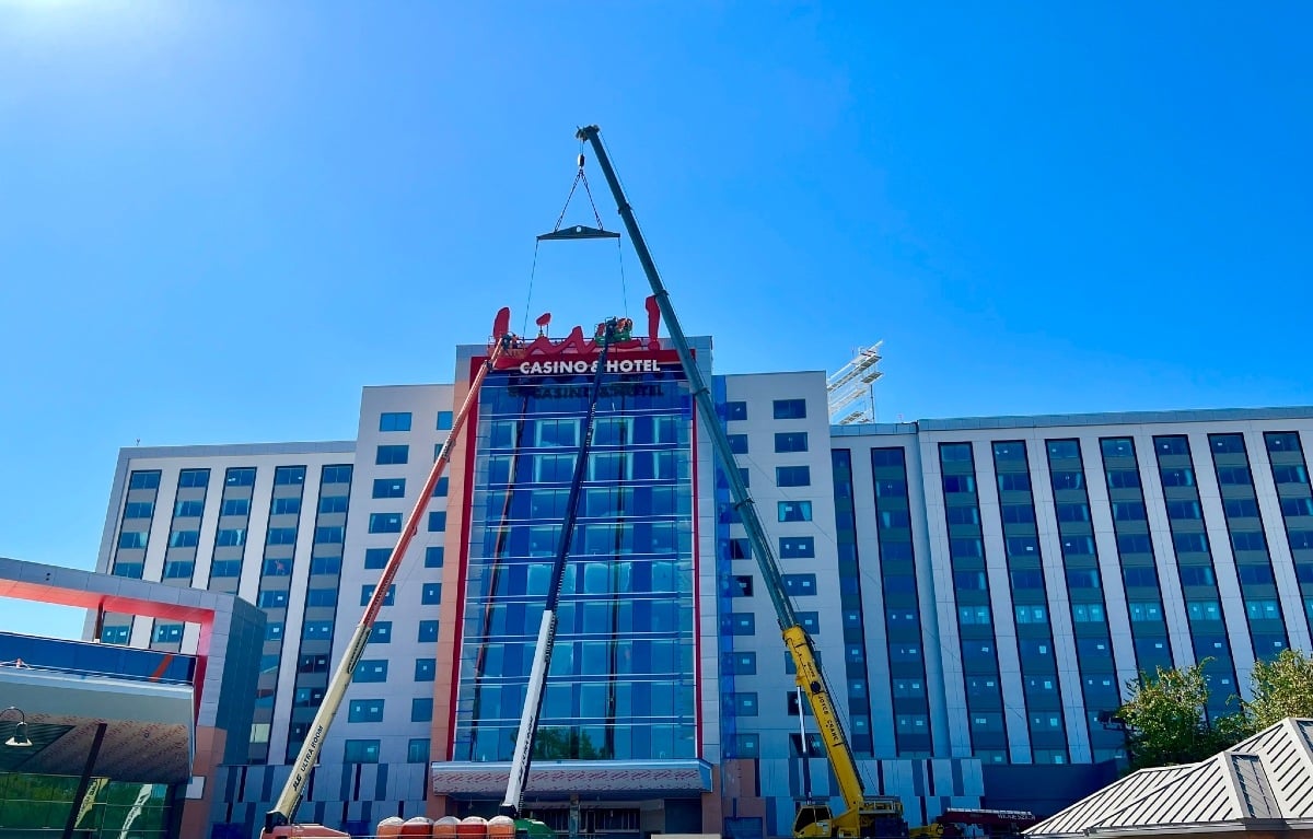 Live! Casino & Hotel Louisiana Hoists Logo in Bossier City